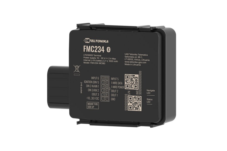 Rugged 4G GPS tracker with high-capacity battery for long-life asset/trailer tracking.